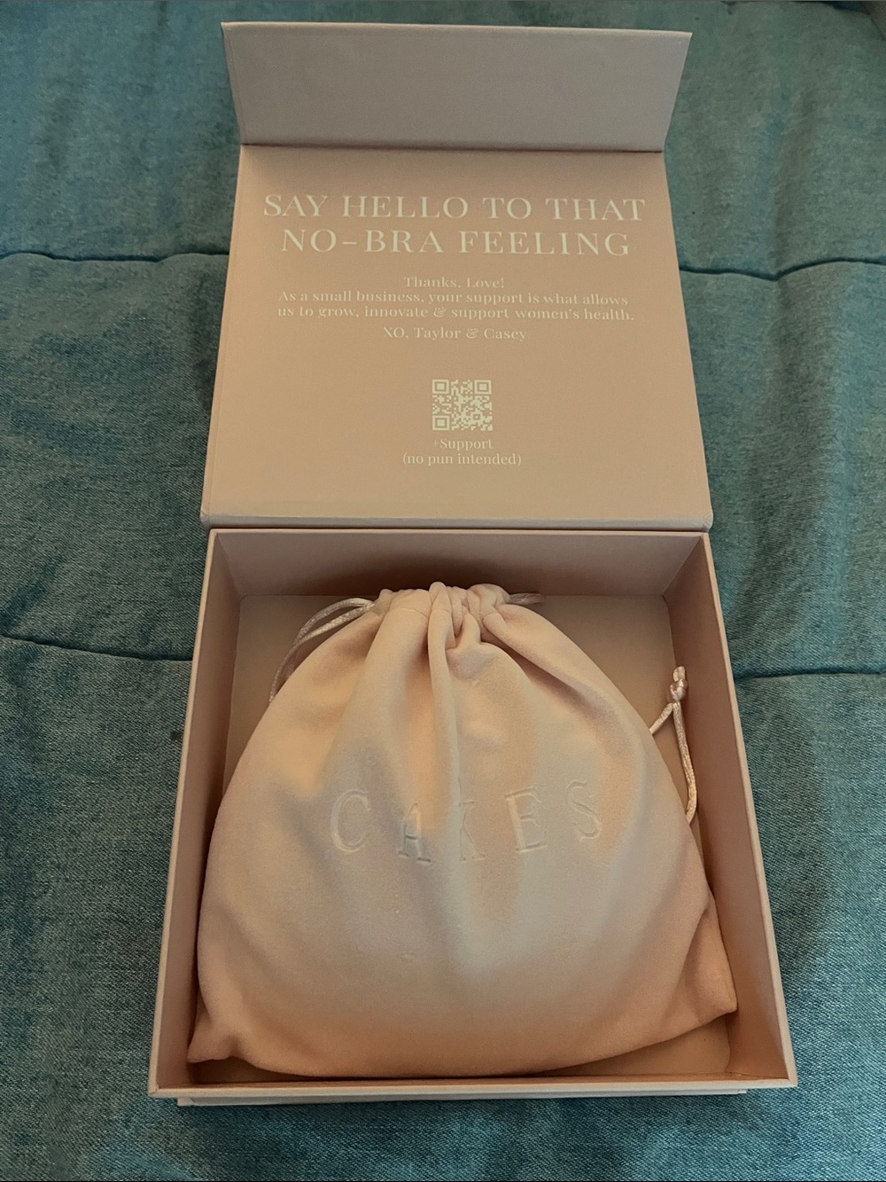 NEVER WORN - CAKES Body Adhesive Cups in Nude